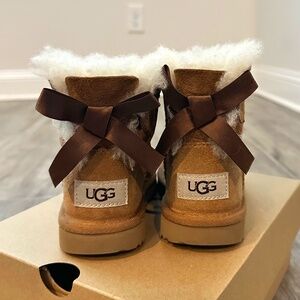 Ugg Mini Bailey Bow II Boot - Size 9